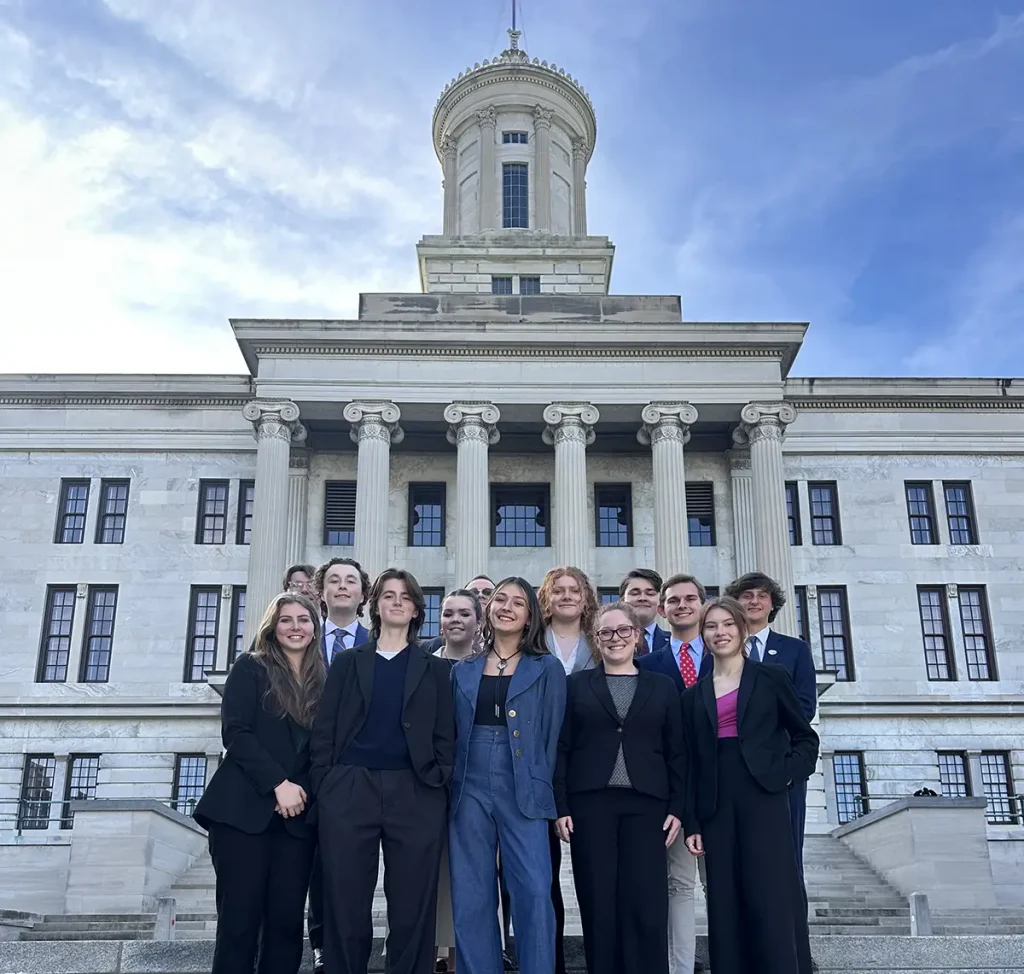 A group of students in front of the Tennessee statehouse